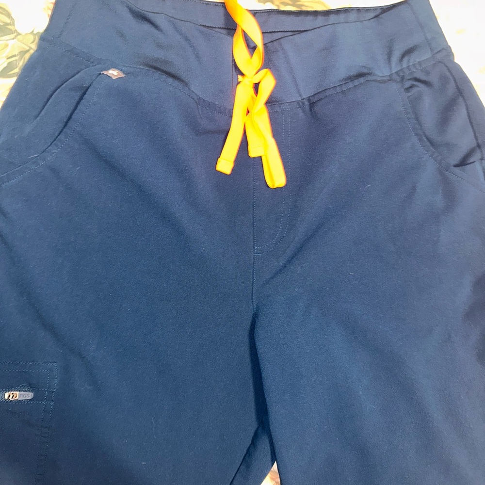 Figs Navy Scrub Ensemble - Picture 3 of 9